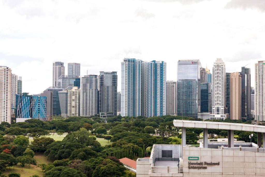 Cozy 2-Bedroom In The Venice Luxury Residences Manila Exterior foto