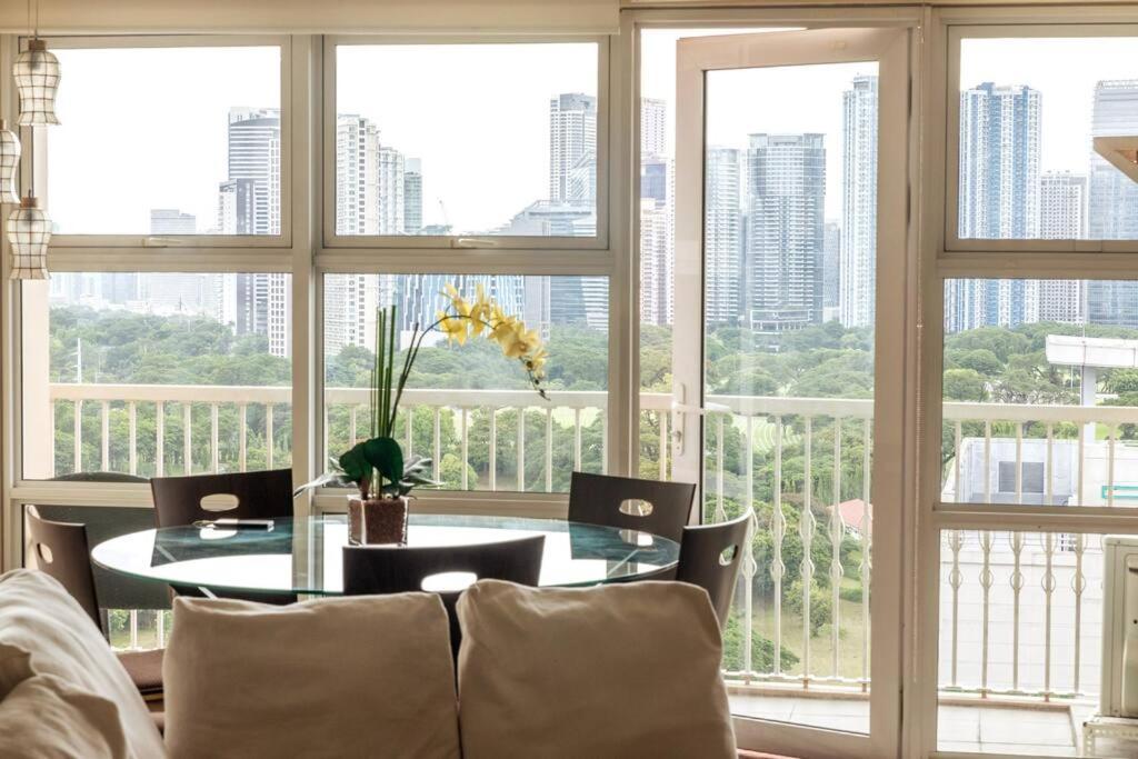 Cozy 2-Bedroom In The Venice Luxury Residences Manila Exterior foto