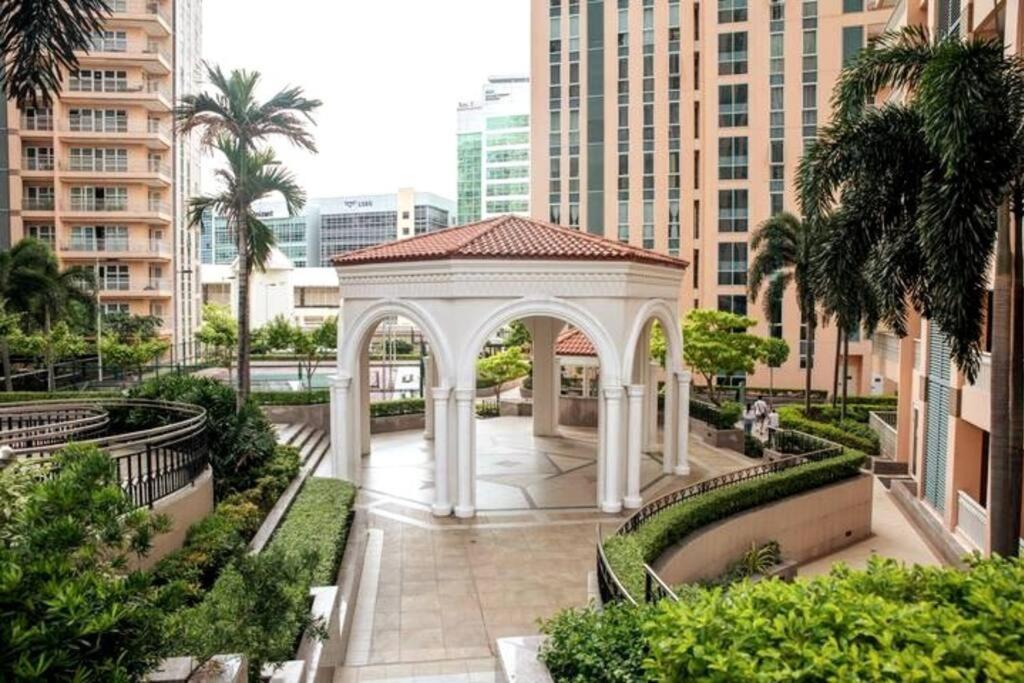 Cozy 2-Bedroom In The Venice Luxury Residences Manila Exterior foto